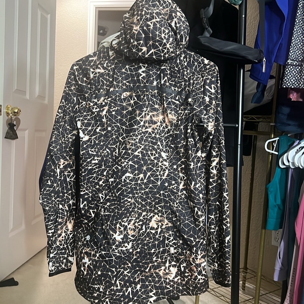 Geometric Black and White rain Jacket 4 - Picture 6 of 8
